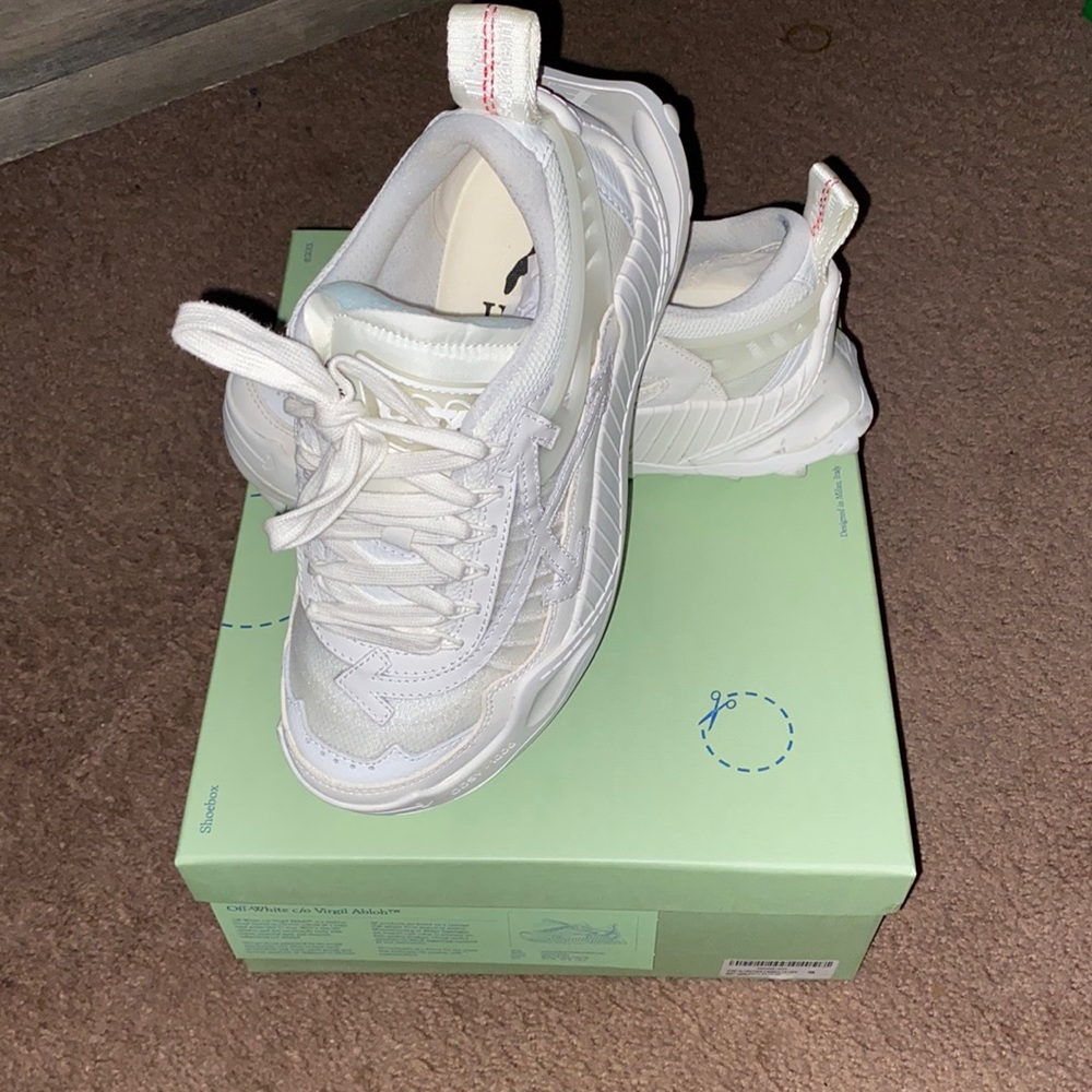🎉24 hour Sale🎉 Authentic off-white Odsy 1000